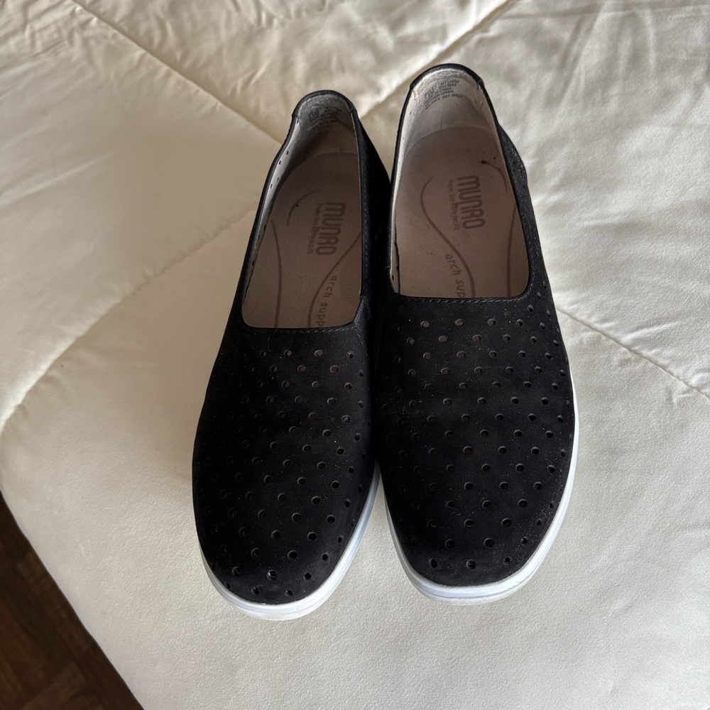 Munro Women's Black Perforated Loafers